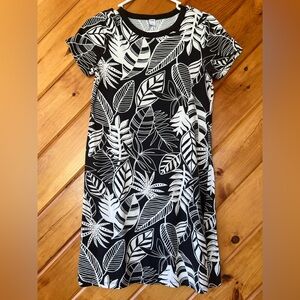 Old Navy Black and White Leaf Print Dress women’s small